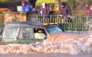 下载视频: 【水上公路系列】汛期高水位！英国小镇·凯尼尔沃思著名网红积水路段