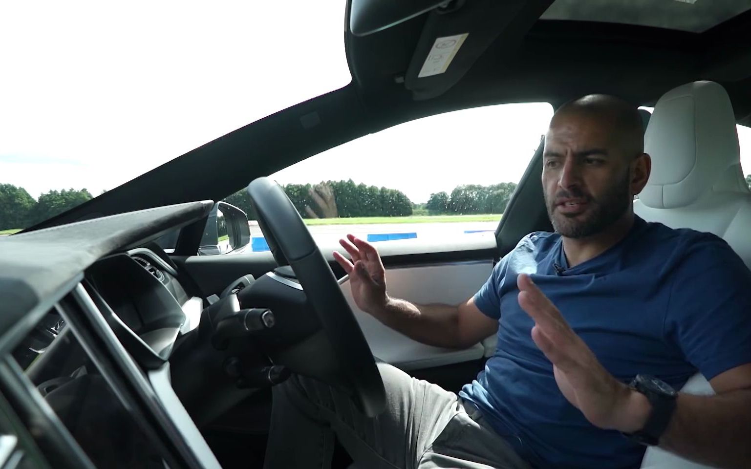 【topgear】试驾价值百万的特斯拉model s后,猴子哥竟然用"廉价"形容!