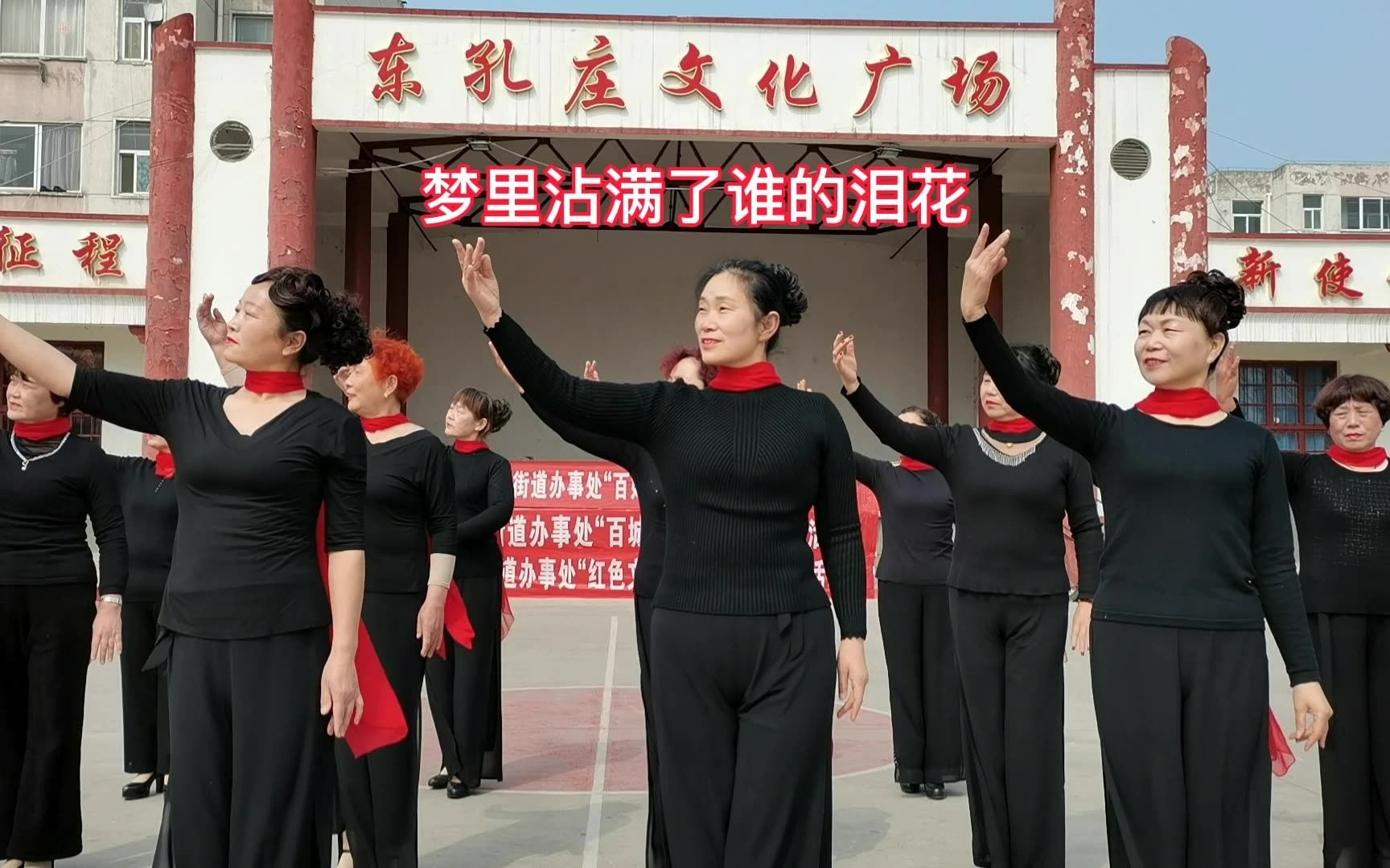 [图]三八节特献舞蹈《好一朵女人花》女神节展示舞姿，模特秀队形完整