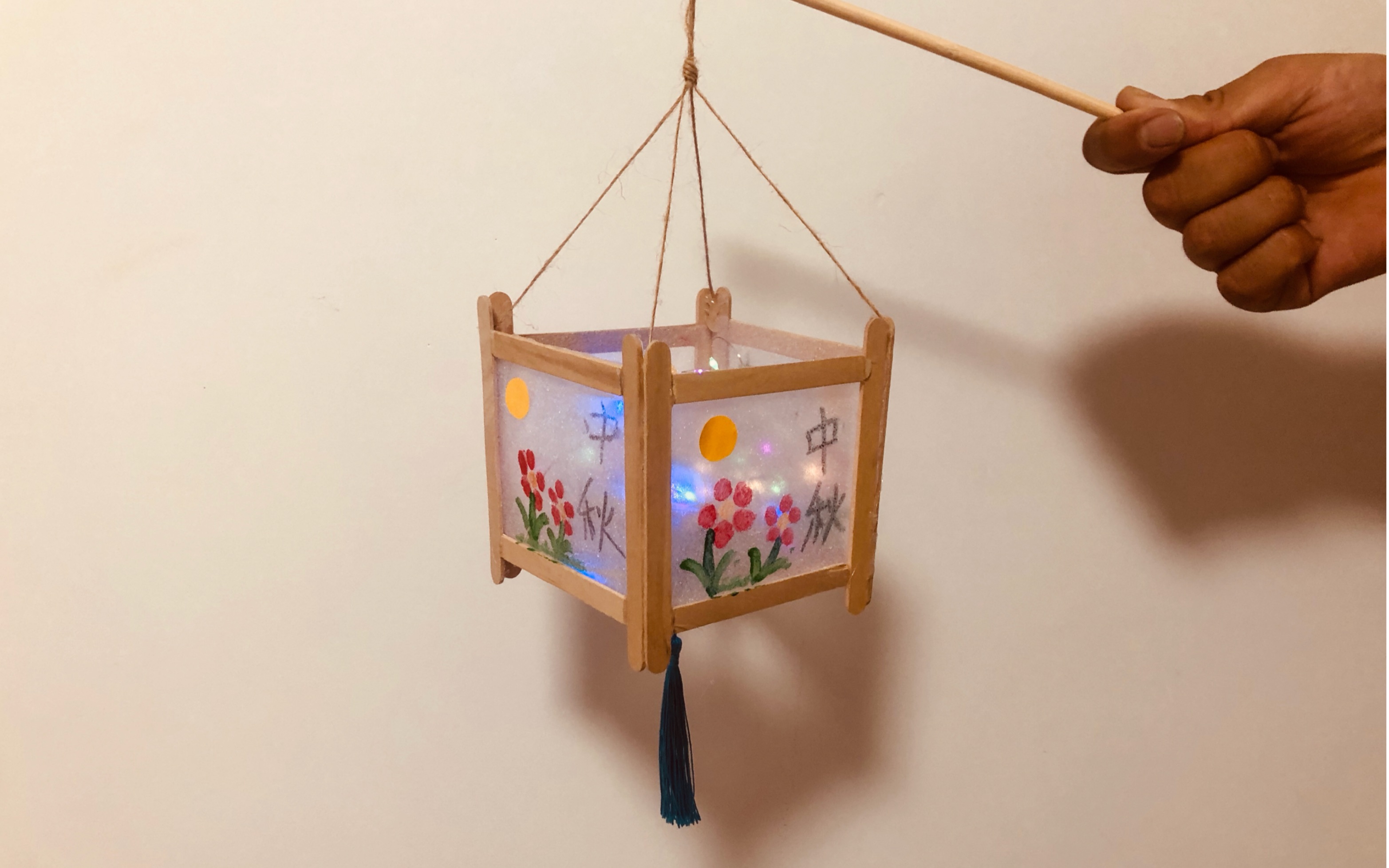 吃完的雪糕木棍不要扔,中秋节快到了制作一个中秋灯笼吧!