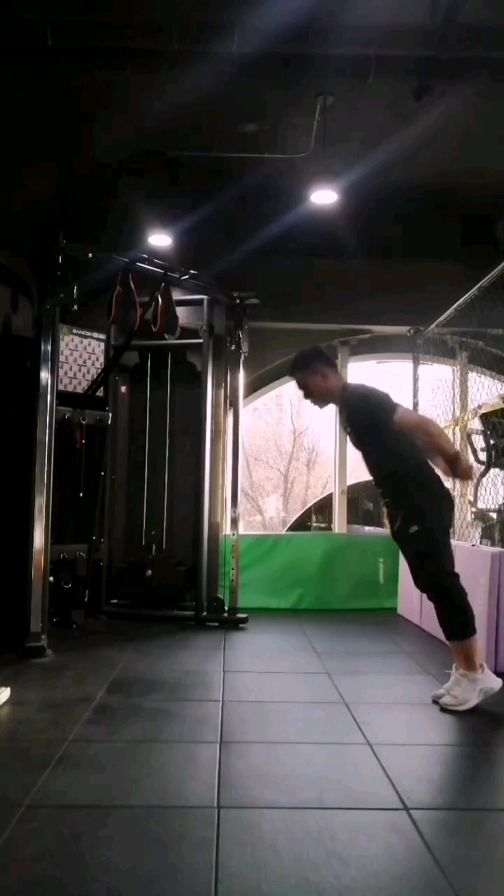 冲肩俯卧撑: 先稳定 在力量 后爆发_哔哩哔哩_bilibili