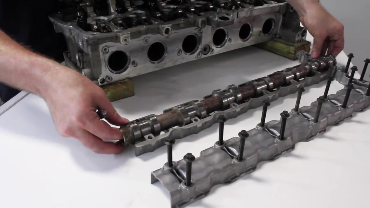 [图]自制粗翻 | Valvetronic和VANOS的运作 | Inside the motor - N52 Cylinder head