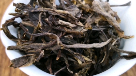 食茶云南普洱茶里面,布朗古树茶的香浓,苦甘强烈,回甜快,厚爽茶罢,您还能甜润滑茶汤的口感,优质,清晰明白#南方美人茶#春茶#布朗古树哔哩哔哩...