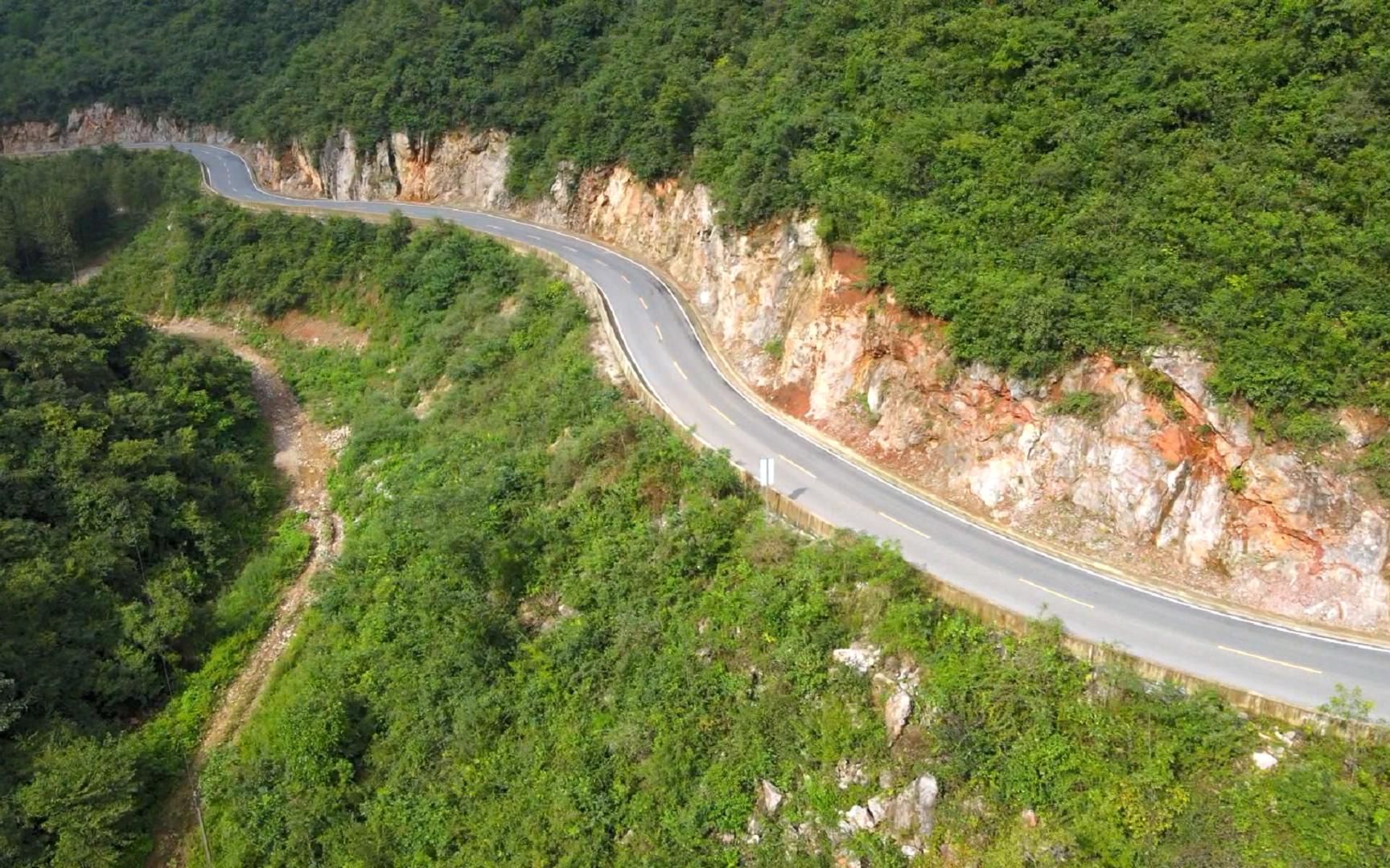 航拍山路,机车压弯