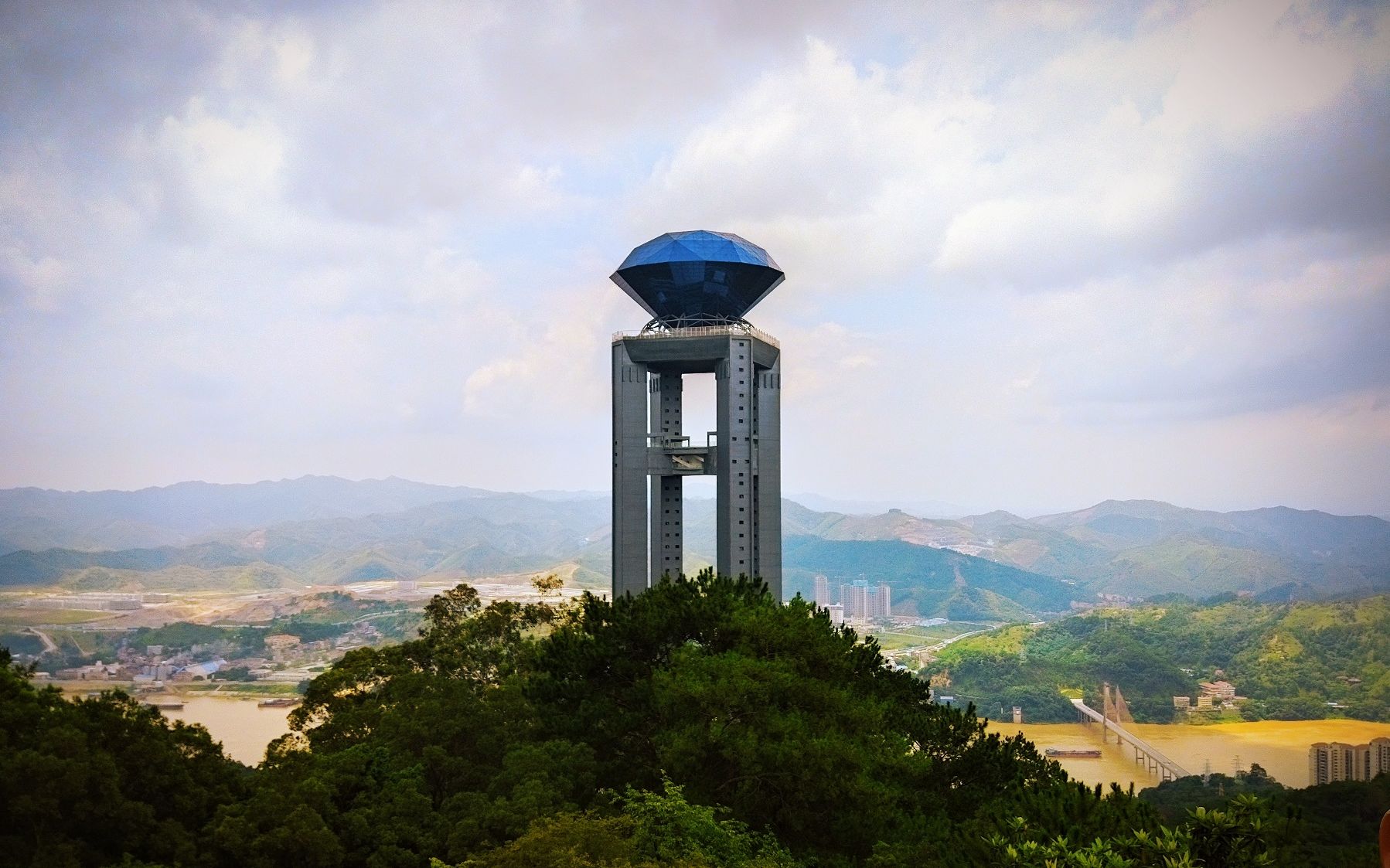 西江明珠塔图片