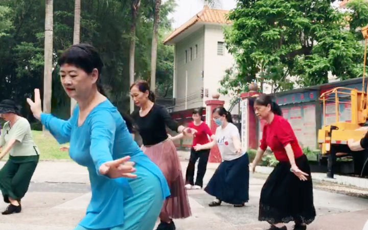 [图]黄土高原特色歌曲《黄河水从我家门前流过》团队晨练