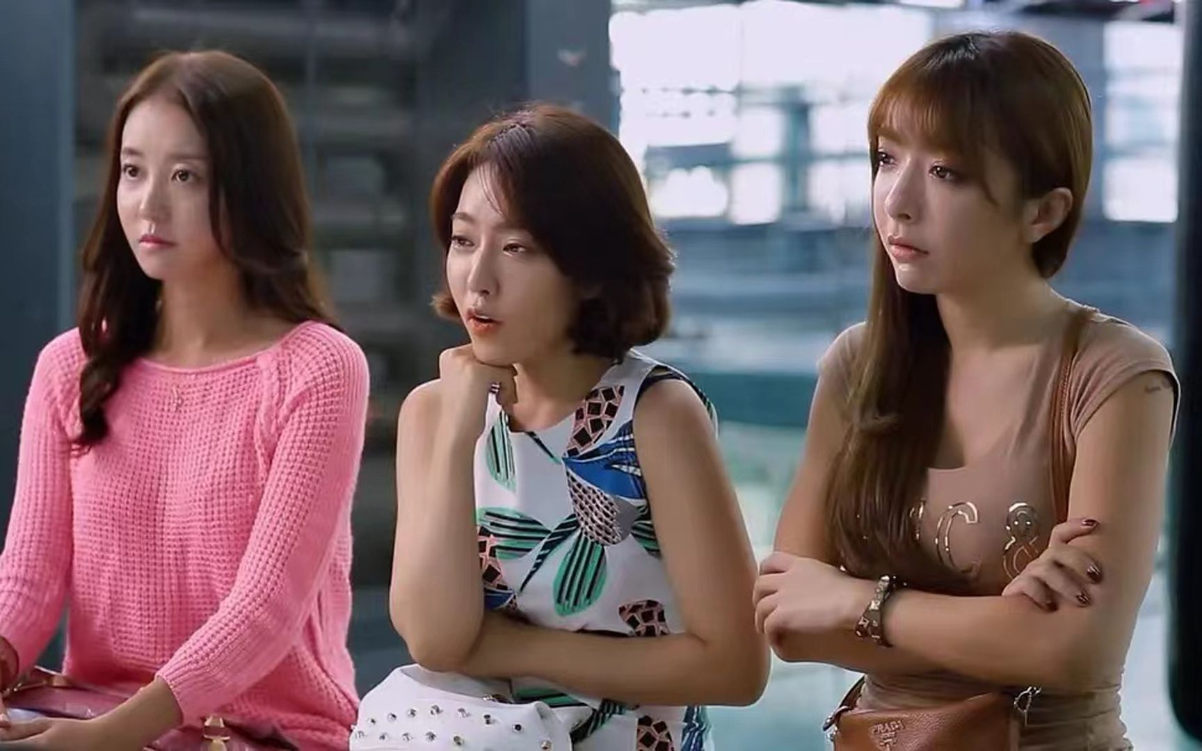 韩国经典的小众电影,影片中三姐妹为了爱情,各出奇招2