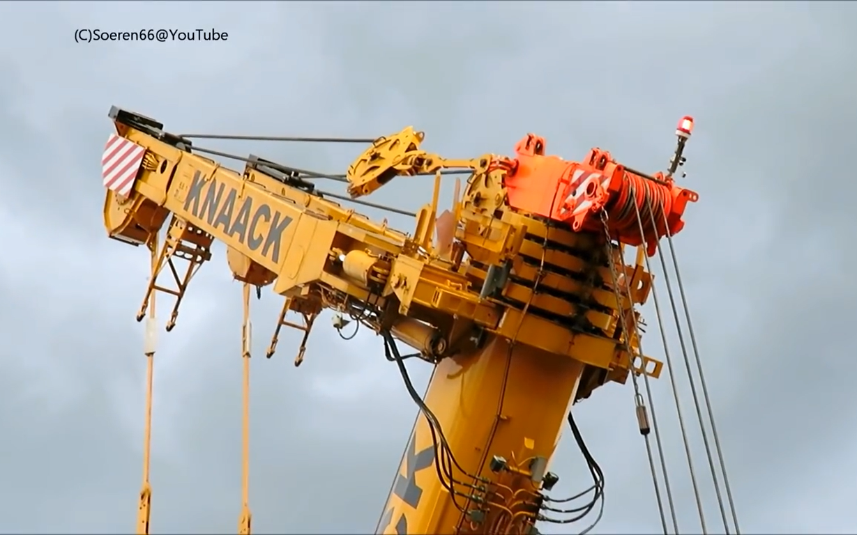 利勃海尔ltm1350移动式起重机吊装1400t拱桥一