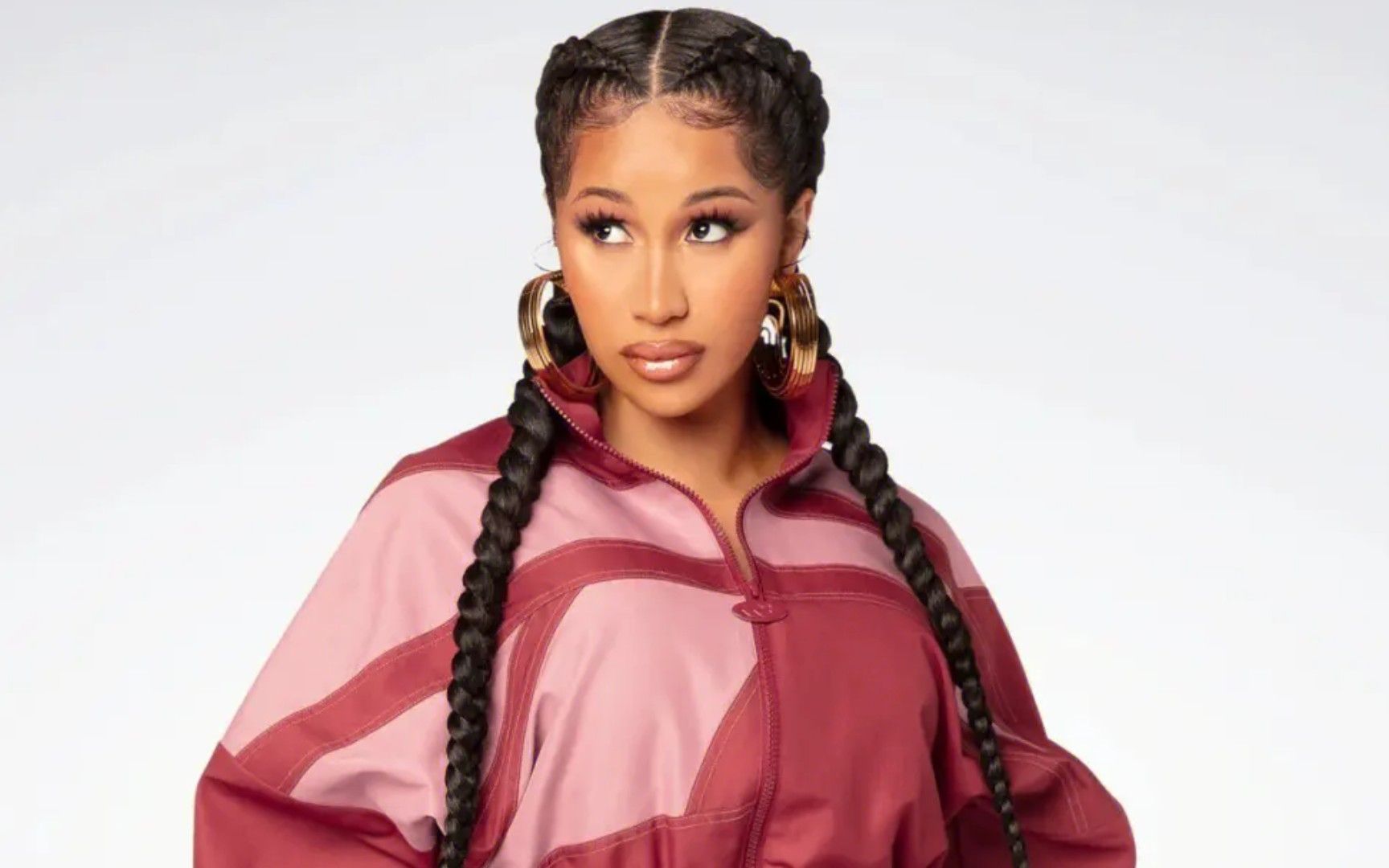 cardib人设大翻车?砸观众的话筒遭拍卖,所得款项将被捐给慈善机构