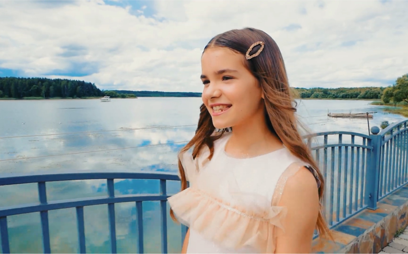 【mv】俄罗斯小姑娘iris / АринаВойтенко - Рядом