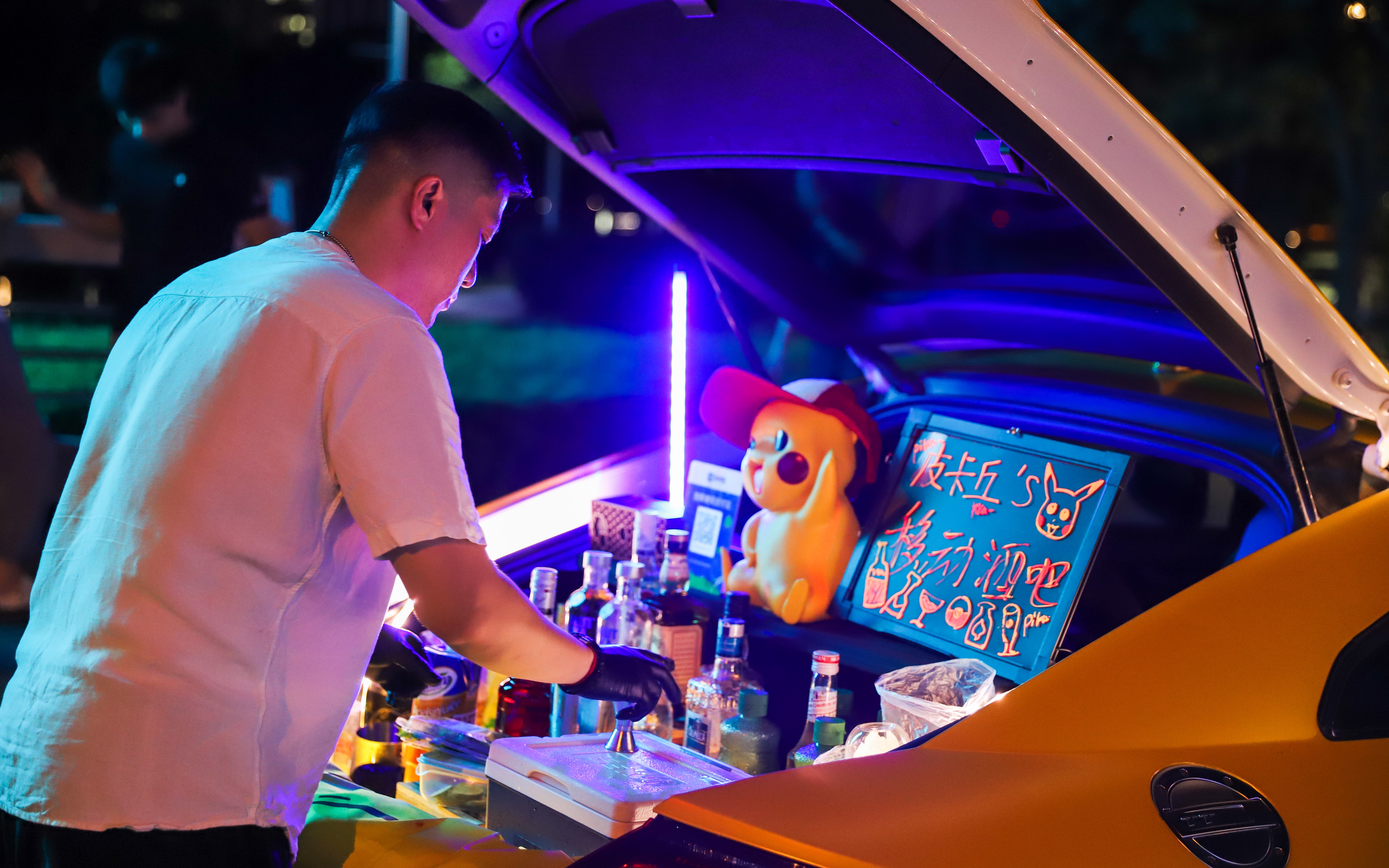 汽车后备箱摆摊卖鸡尾酒一天最多能挣多少