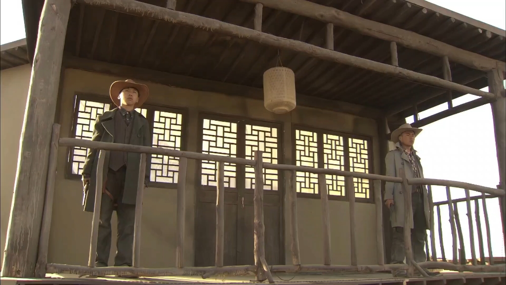 大漠枪神:步鹰和冯小玲率领手下掘地三尺,也没有找到燕双鹰,不料燕