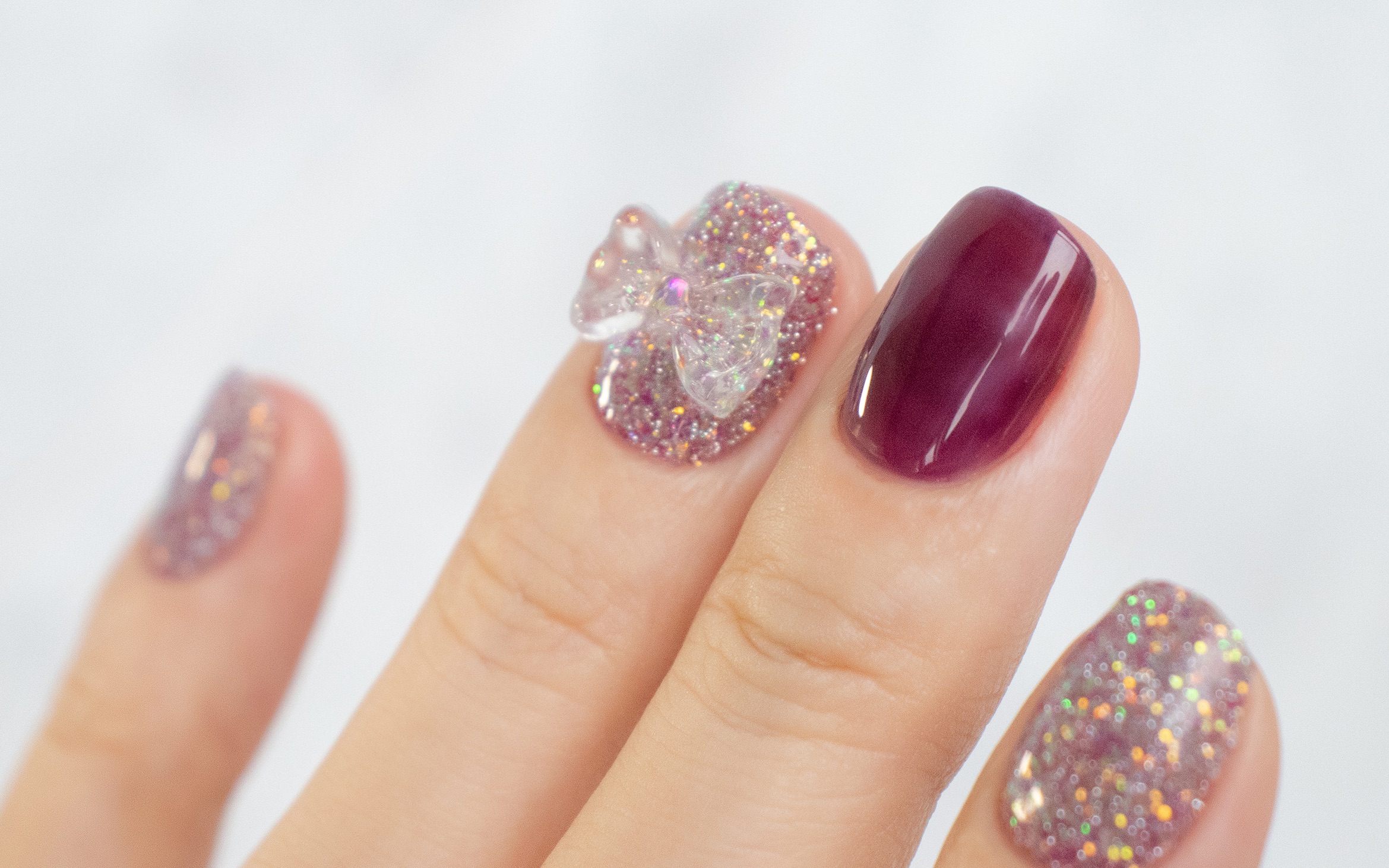 亮闪闪的小可爱～水晶蝴蝶结碎钻粉美甲