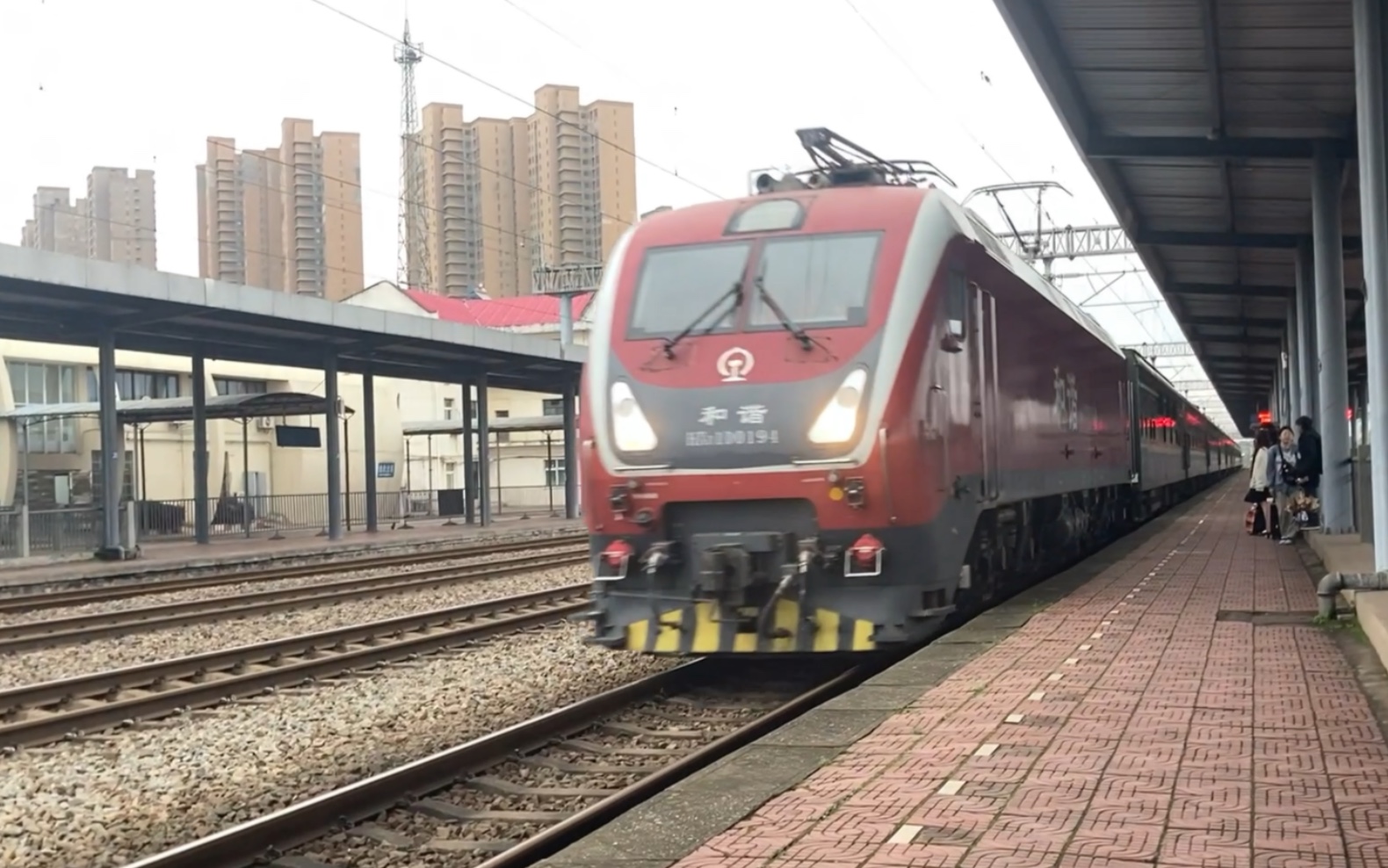 k8729 1d0194停靠进贤站2站台