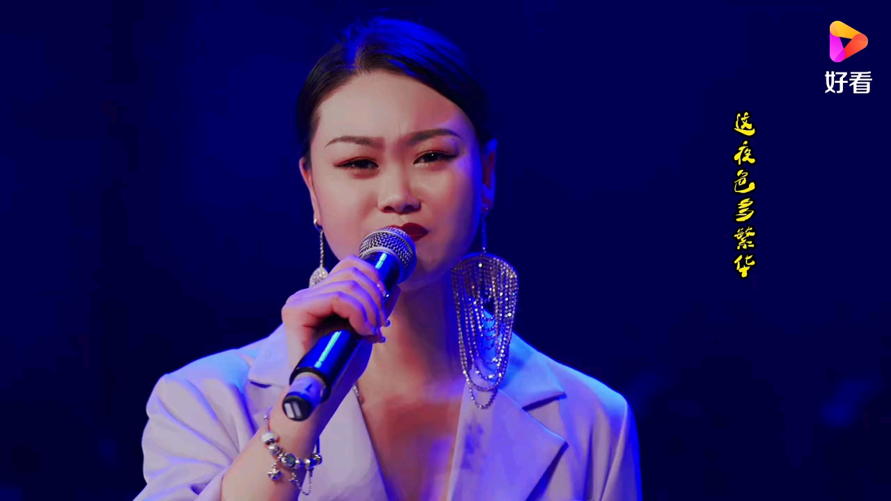 美女翻唱伤感情歌《伤心的酒吧》,送给曾经伤情的你!