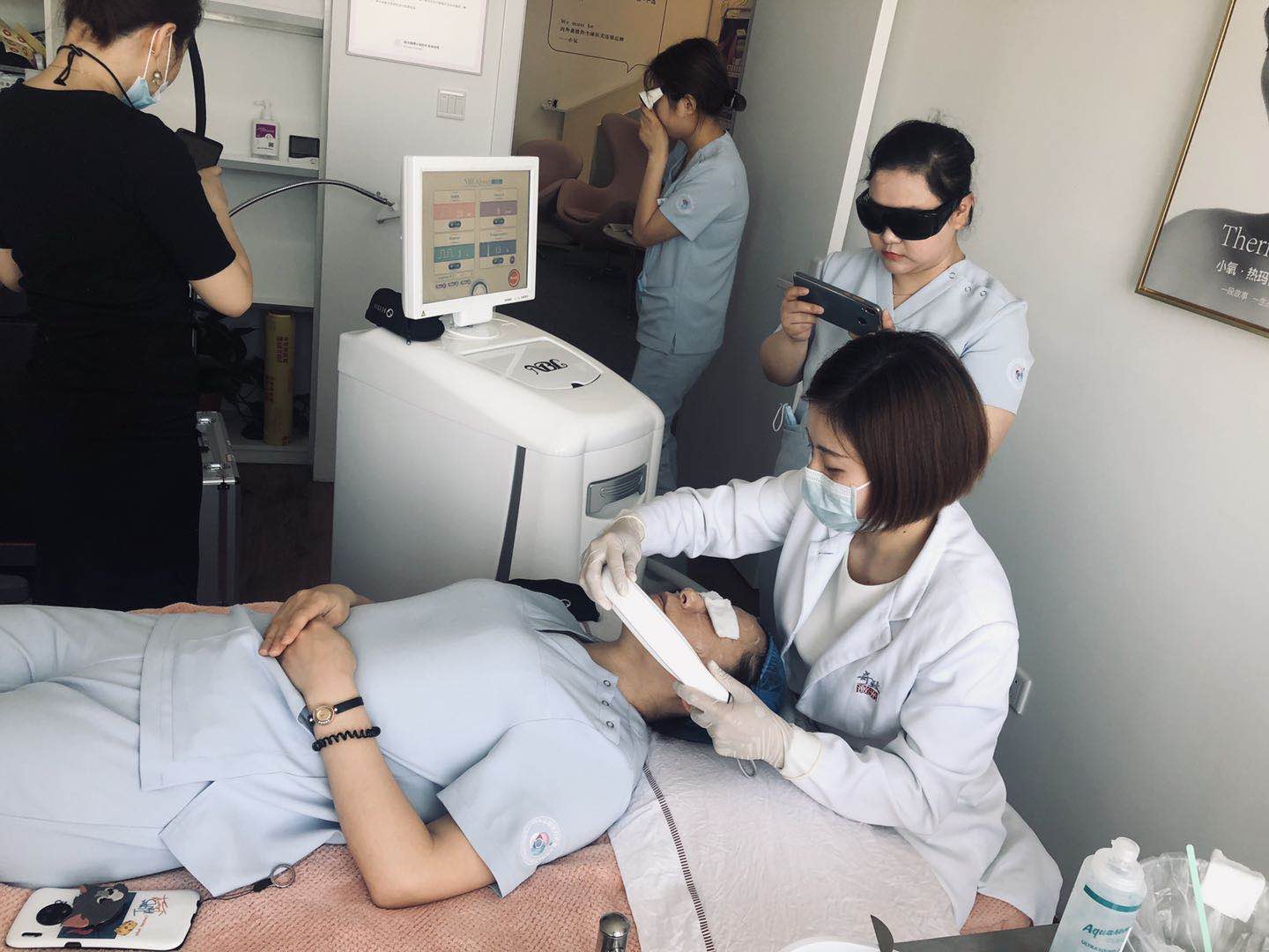 奇致金皇后cc光走进南京小氧医疗美容