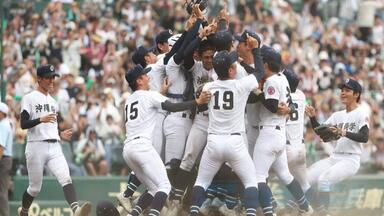 【2010 第82回春】興南センバツ優勝&決勝(日大三高)ボール2個と台座付 2010 第82回春】興南センバツ優勝&決勝(日大三高)ボール2個と台座