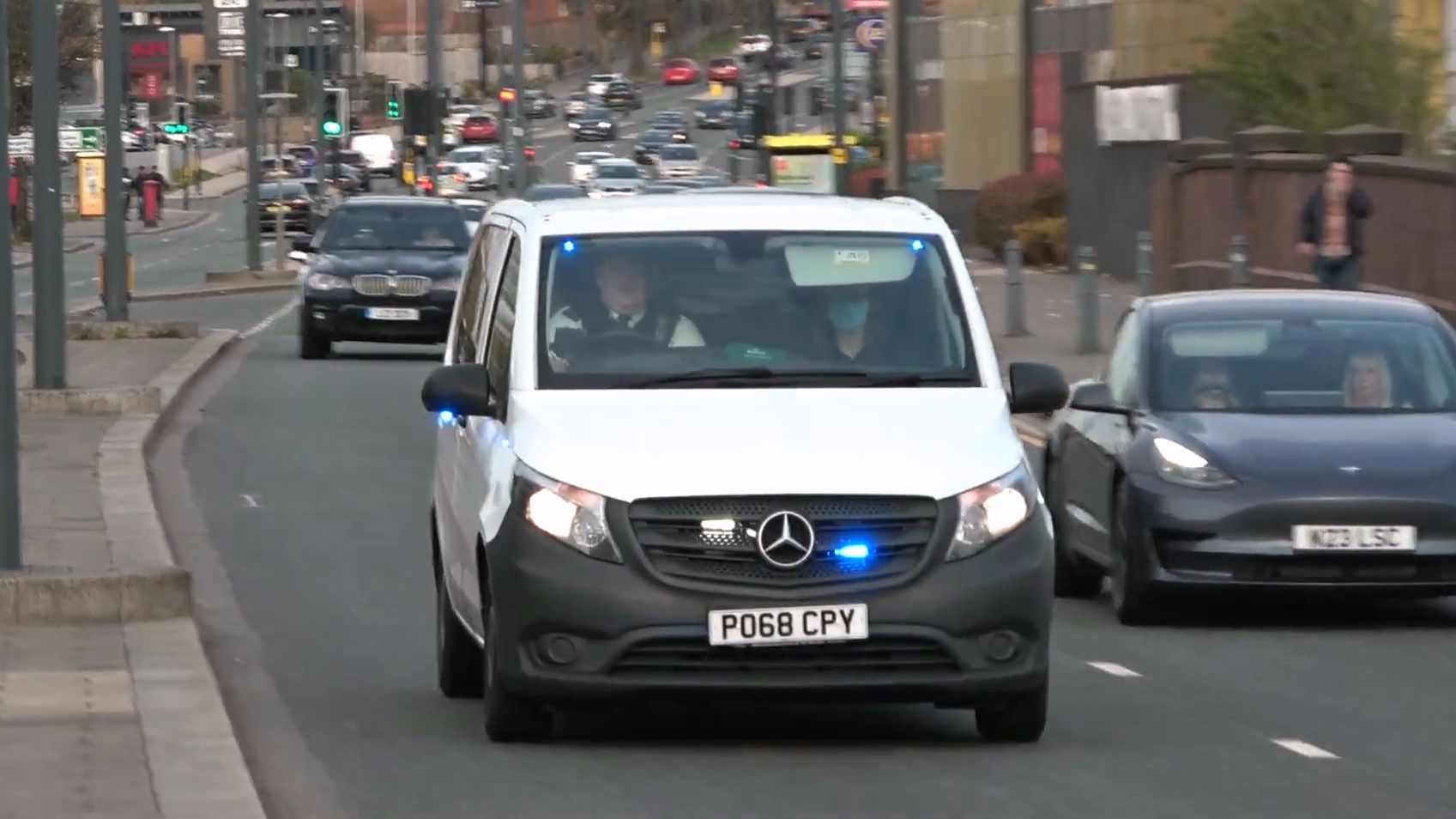 英国默西赛德郡警方奔驰威霆无标识警车