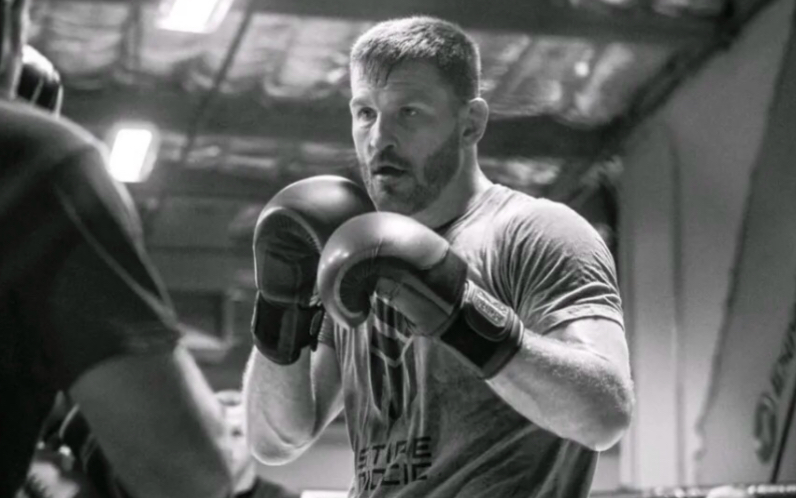 ufc历史上最强大的重量级冠军-斯蒂普米欧气高燃混剪!