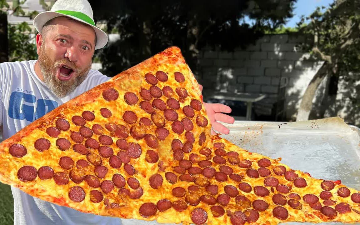 比衣服还大的超级多肉大披萨 满足炫饭人的大胃口