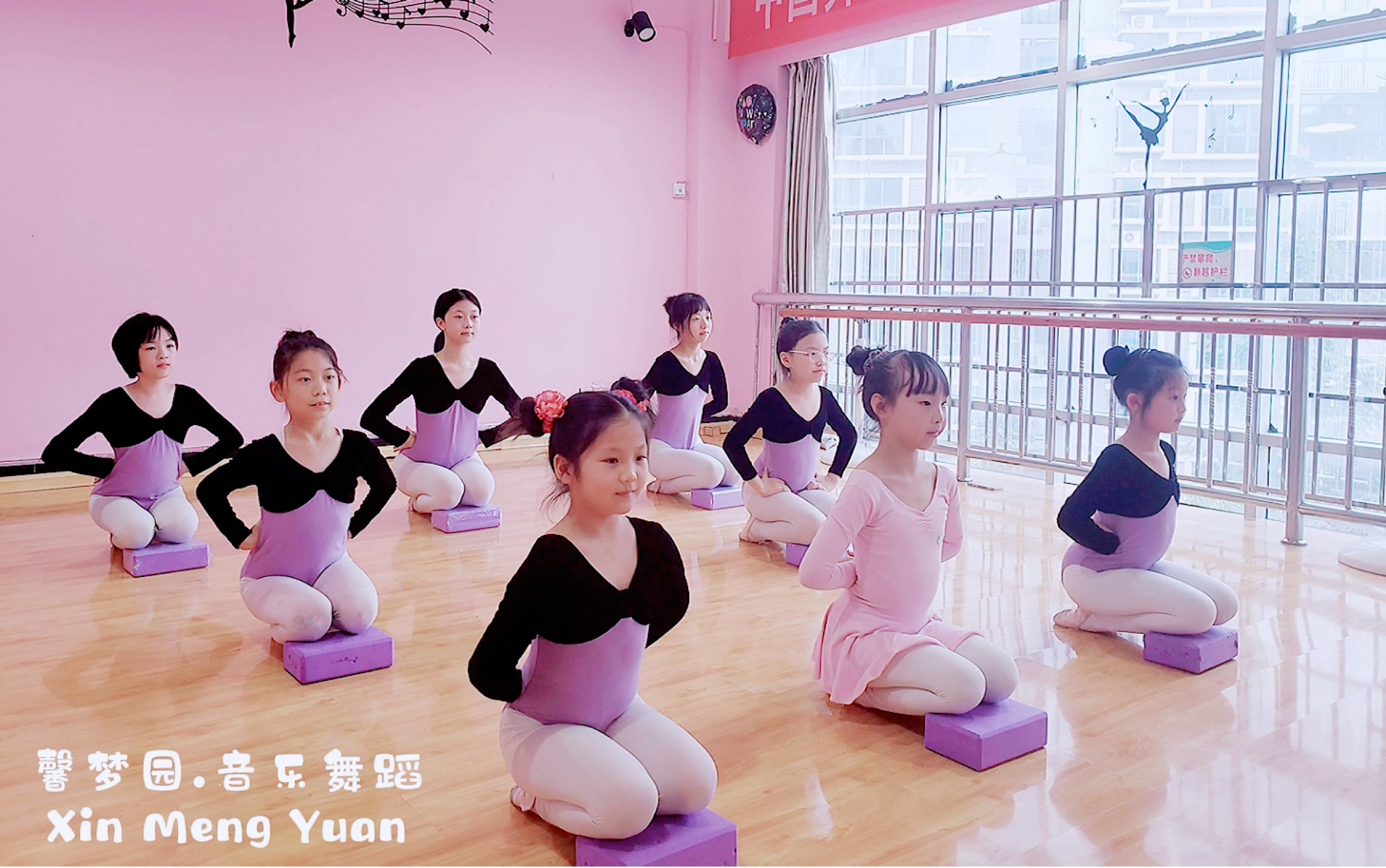 你笑起来真好看少儿中国舞课堂形体练习可爱的波浪腰我们少儿舞蹈班的