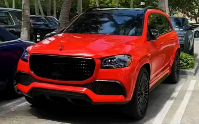 骚红 迈巴赫gls600