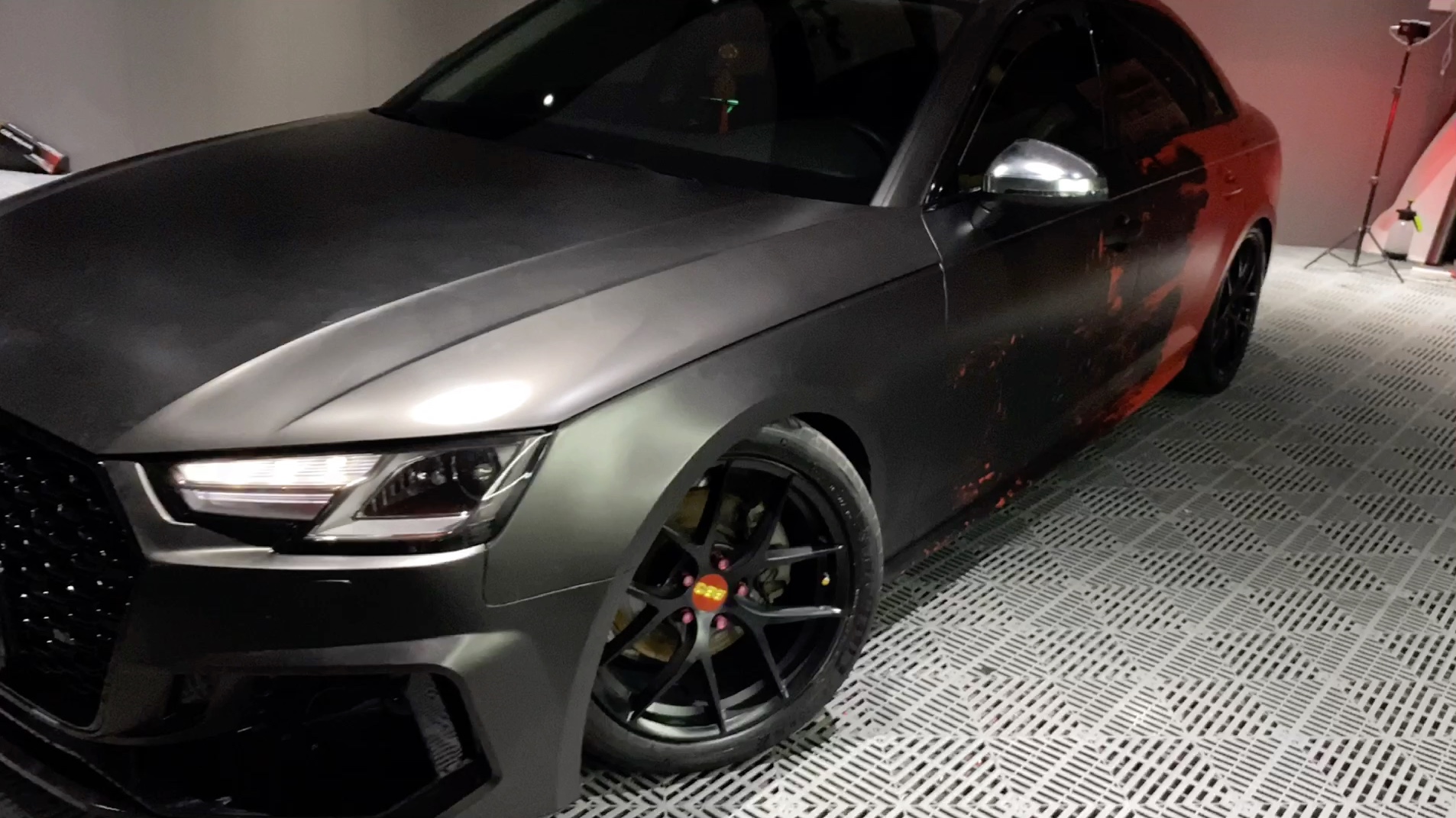 全网首台奥迪泼墨#黑红泼墨定制车膜 #宁波至尊宝车衣改色 在至尊宝