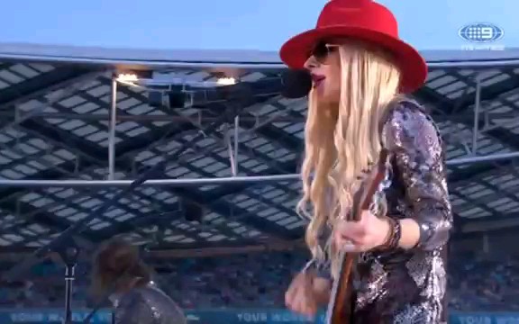 [图]Richie Sambora and 美女吉他手Orianthi - Dead Or Alive - Livin' On A Prayer