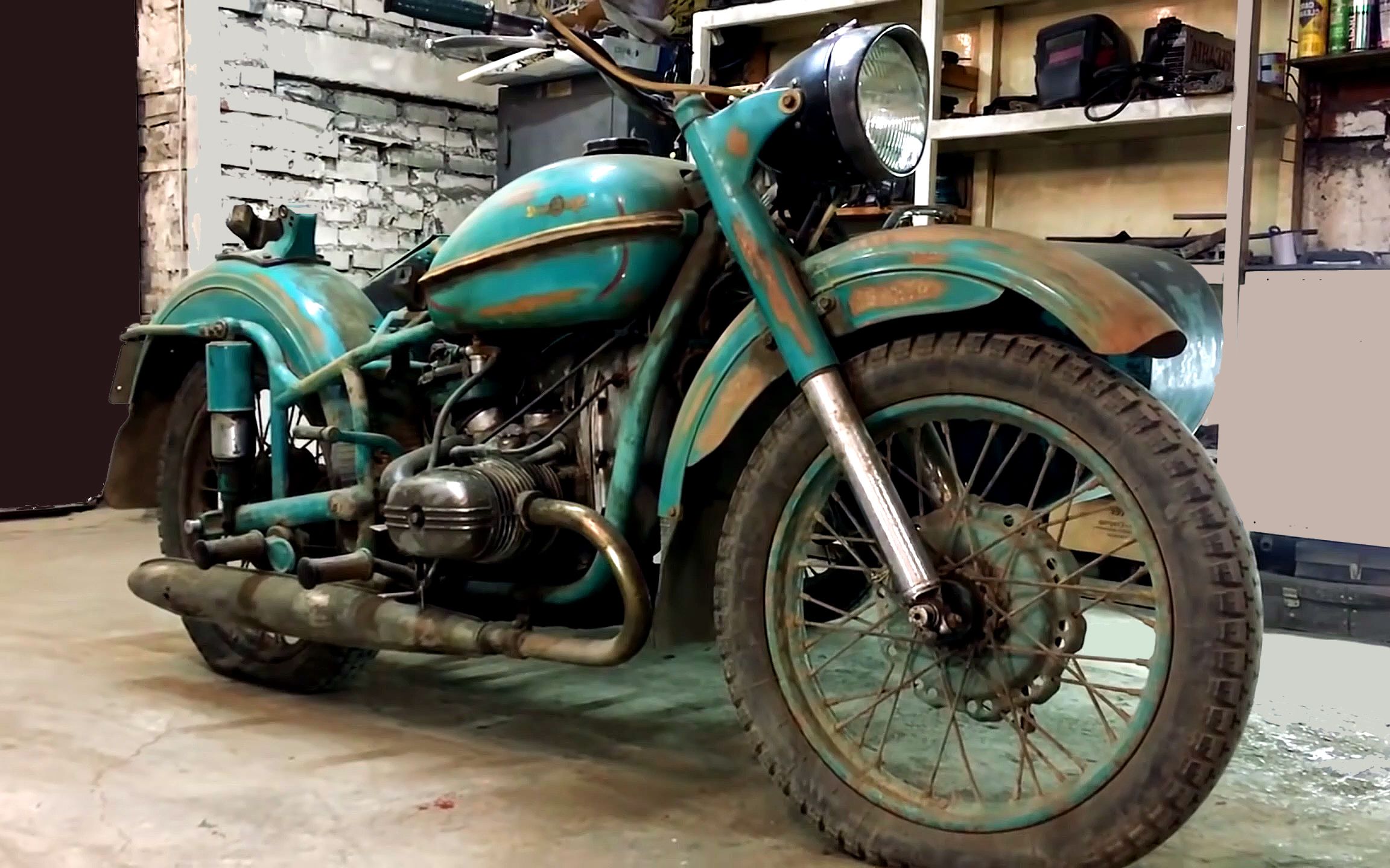 耗时5天复原一辆前苏联乌拉尔边三轮摩托车 修复后不输当年风范