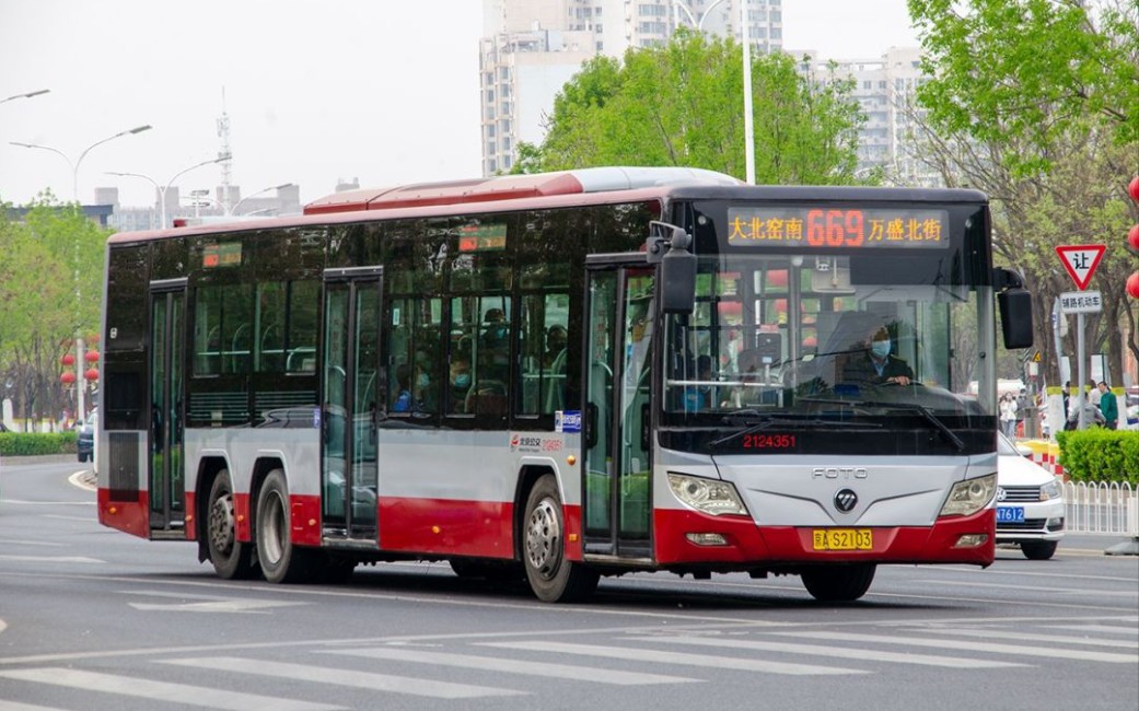 北京公交669路福三(红鹰三轴),中门摔门,大郊亭桥东到九龙花园车内