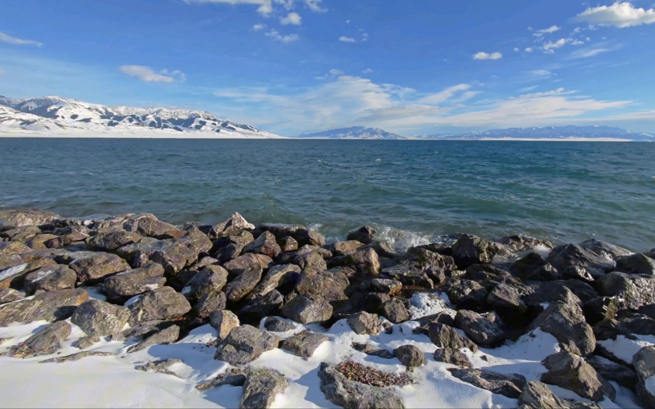 赛里木湖冬天风景图片