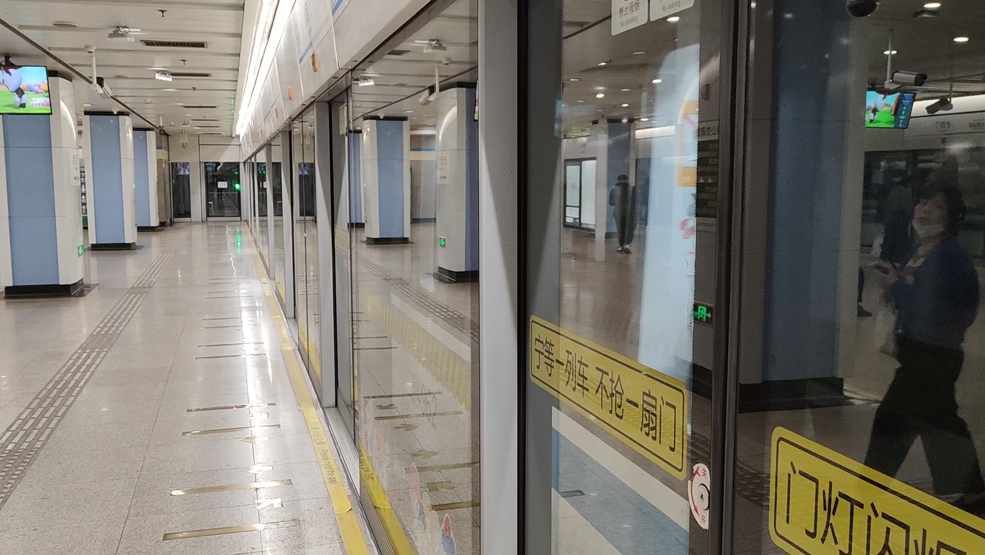 上海地铁8号线08067图片