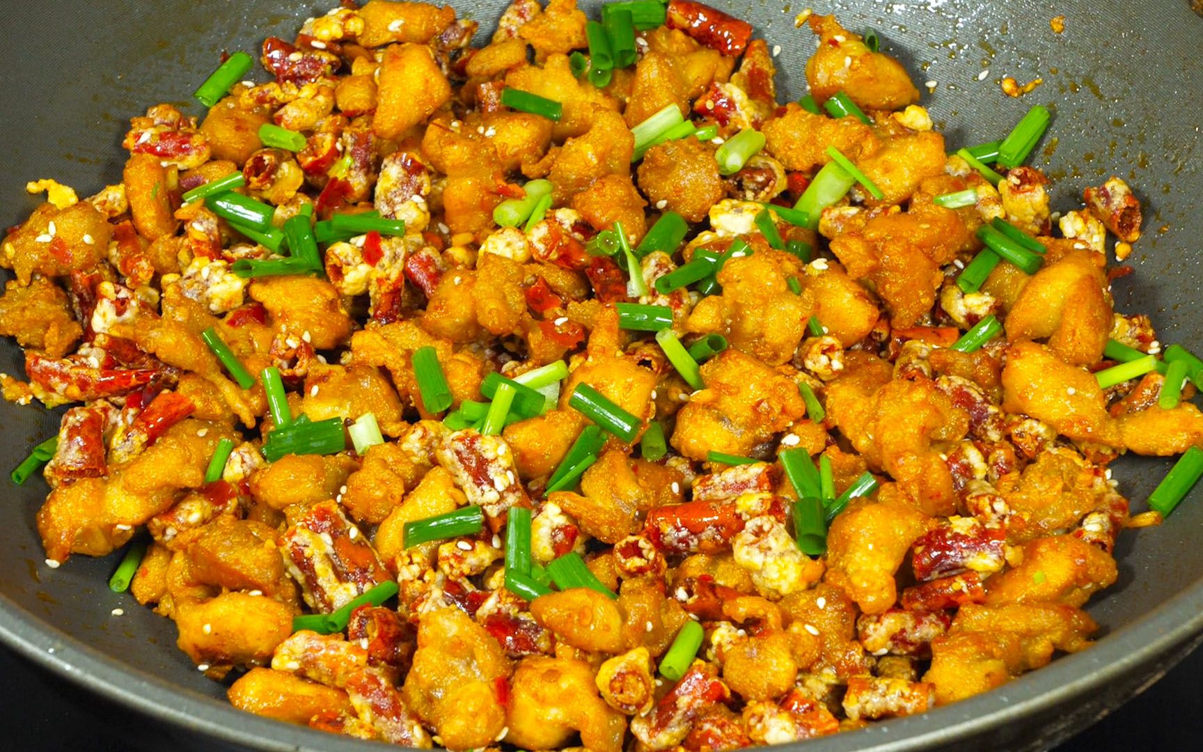 这样做的辣子鸡,上桌连辣椒都吃光,鸡肉干香酥脆,可下饭了