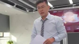 怎么会有人开会带两块砖..？办公室 办公室搞笑 一定要看到最后