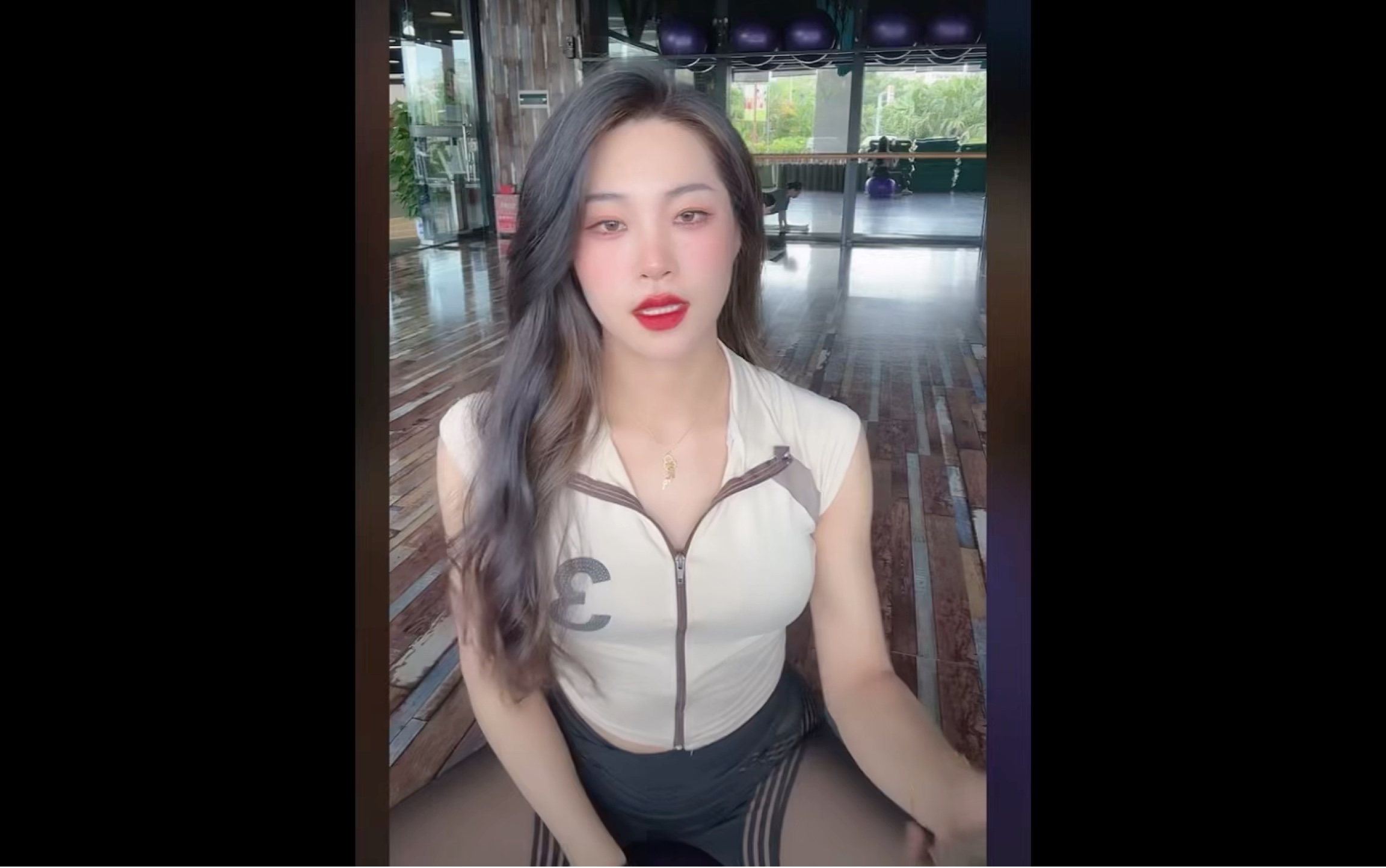 【cici老师】瑜伽老师顶级飞机脸 福利自寻