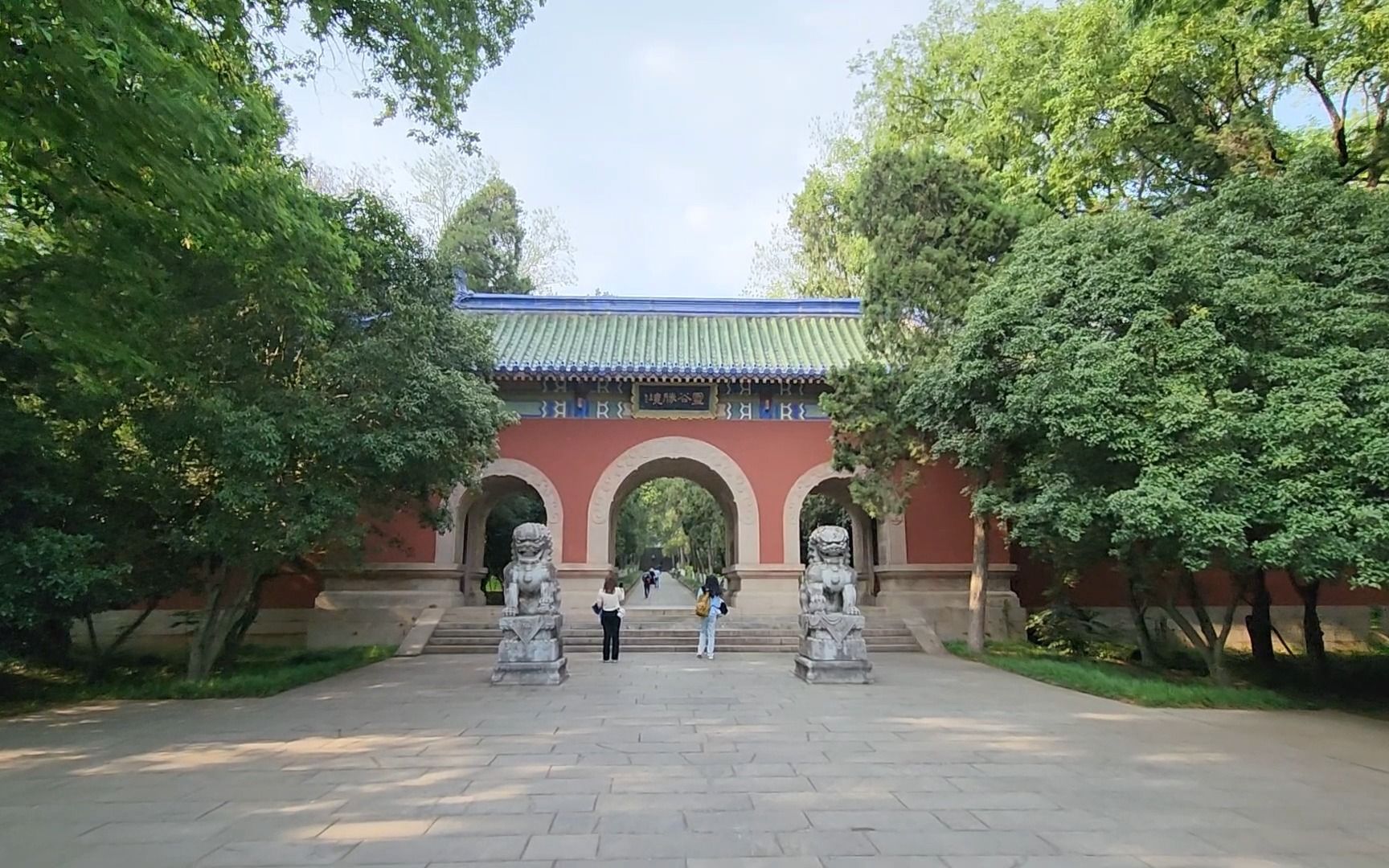 南京市玄武区紫金山东南坡下的灵谷寺,是南朝梁武帝为纪念著名僧人