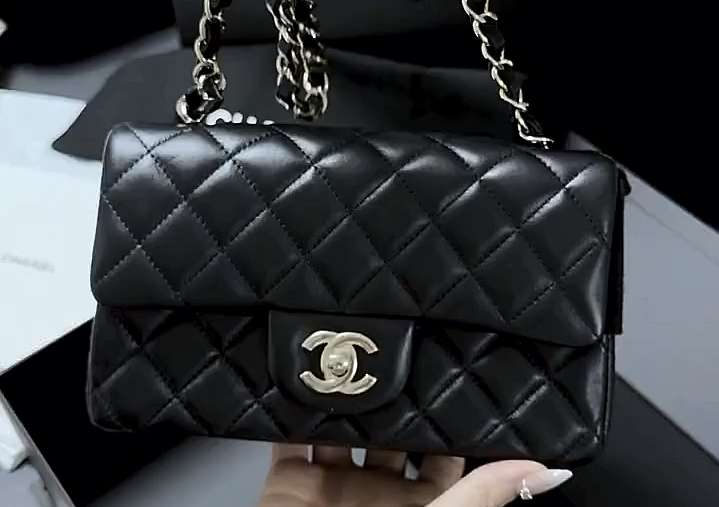 chanel cf 黑金大 mini 包包分享来啦!