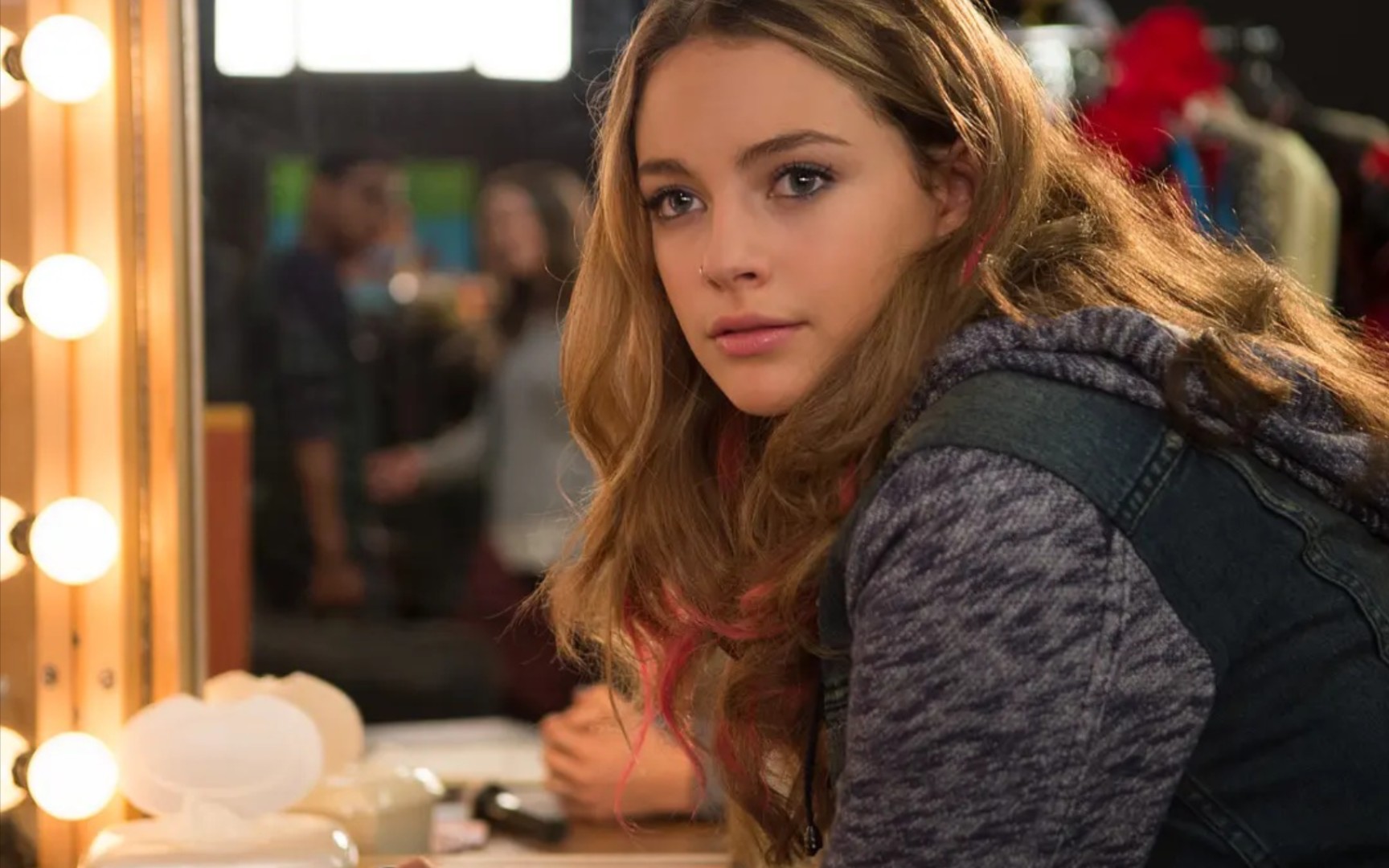 借着春晚大火的《melancholy》,听说孤独的人都爱听.