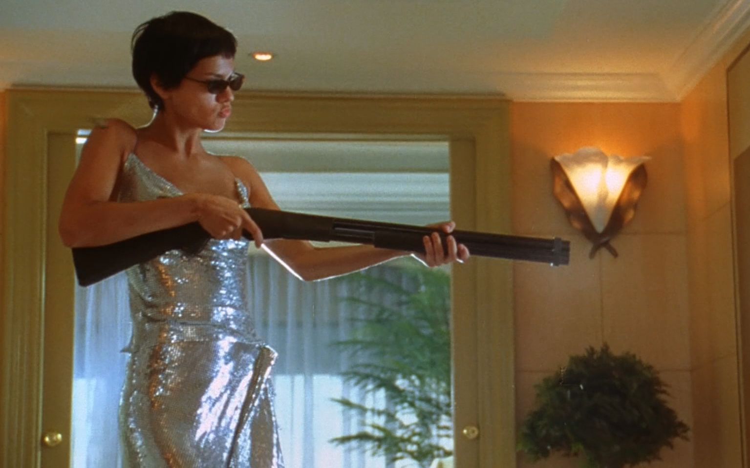 性感美女单挑黑帮招招致命,几名大汉几下就被放倒_哔哩哔哩 (゜-゜)つ