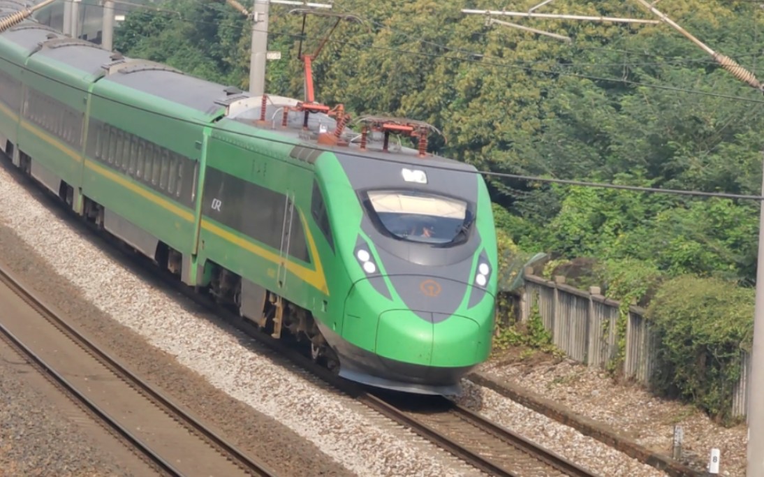 京沪线,北京开往上海的d705次列车通过观景新村机位