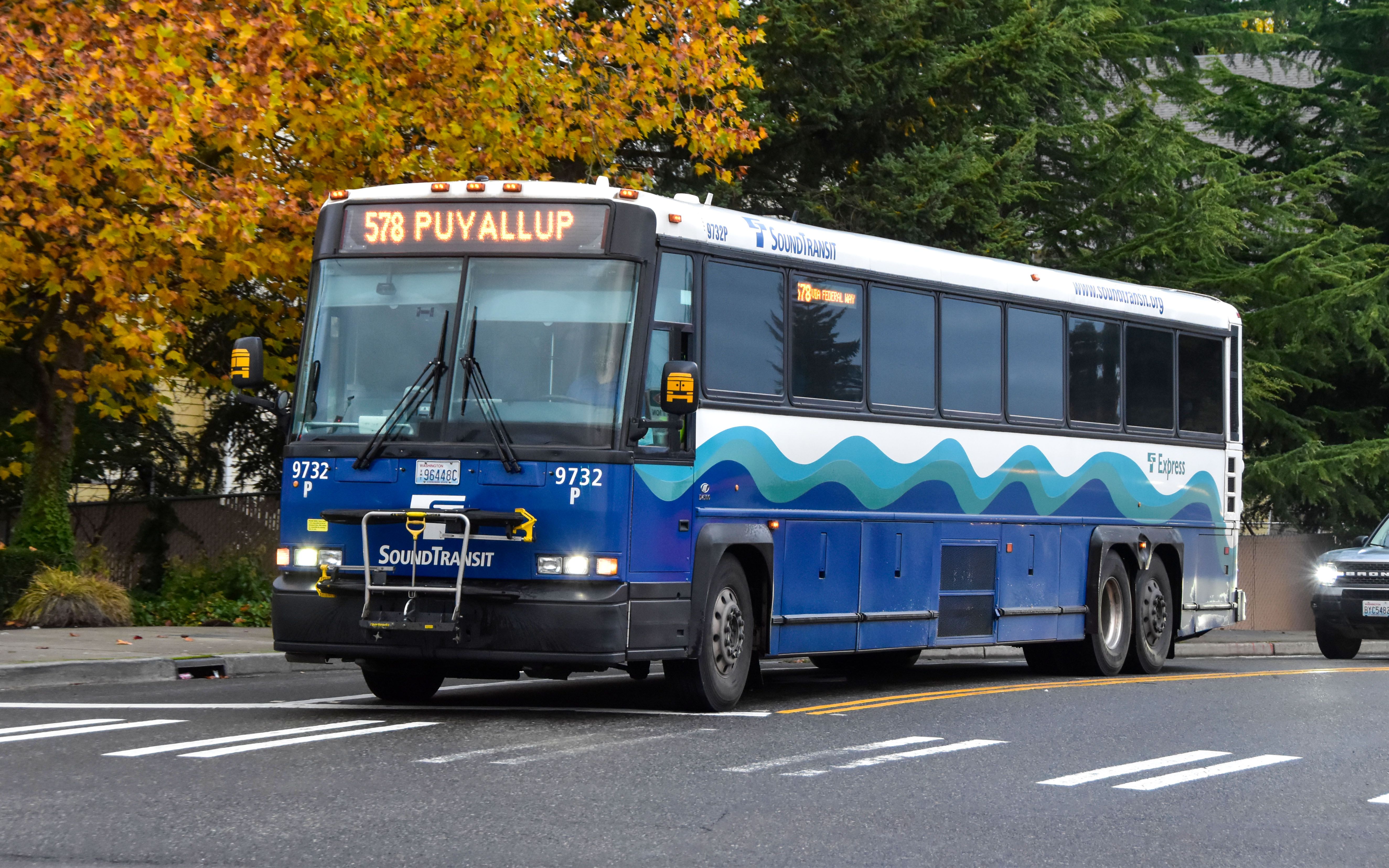 【黄昏下的西雅图】美国西雅图海湾公交578路gillig天然气车高速飙车