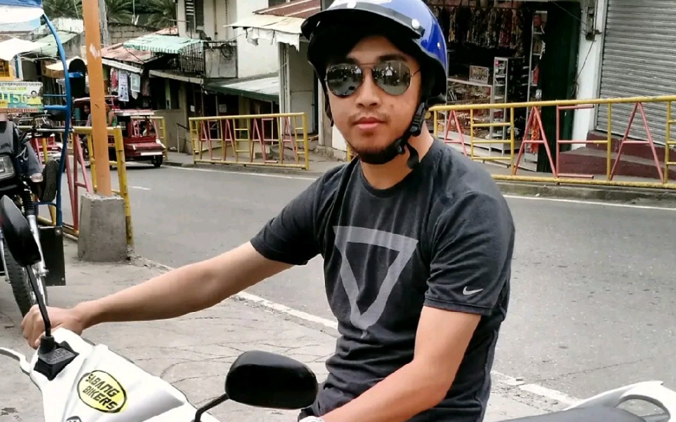 峰哥骑雅迪电动车亡命天涯倡导b友们绿色出行