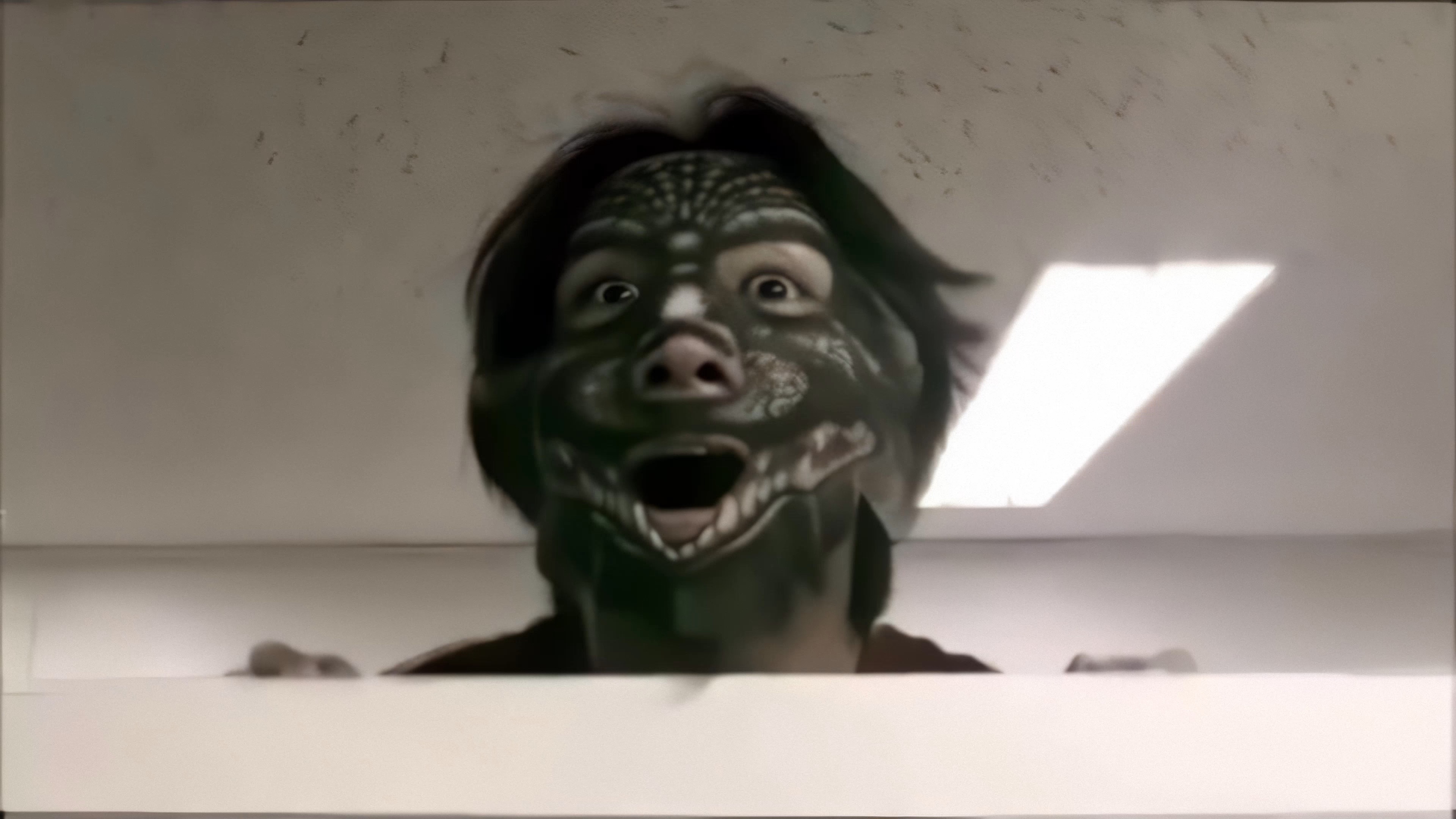 休息室内有怪物闯入,众人该何去何从? 结局竟然?