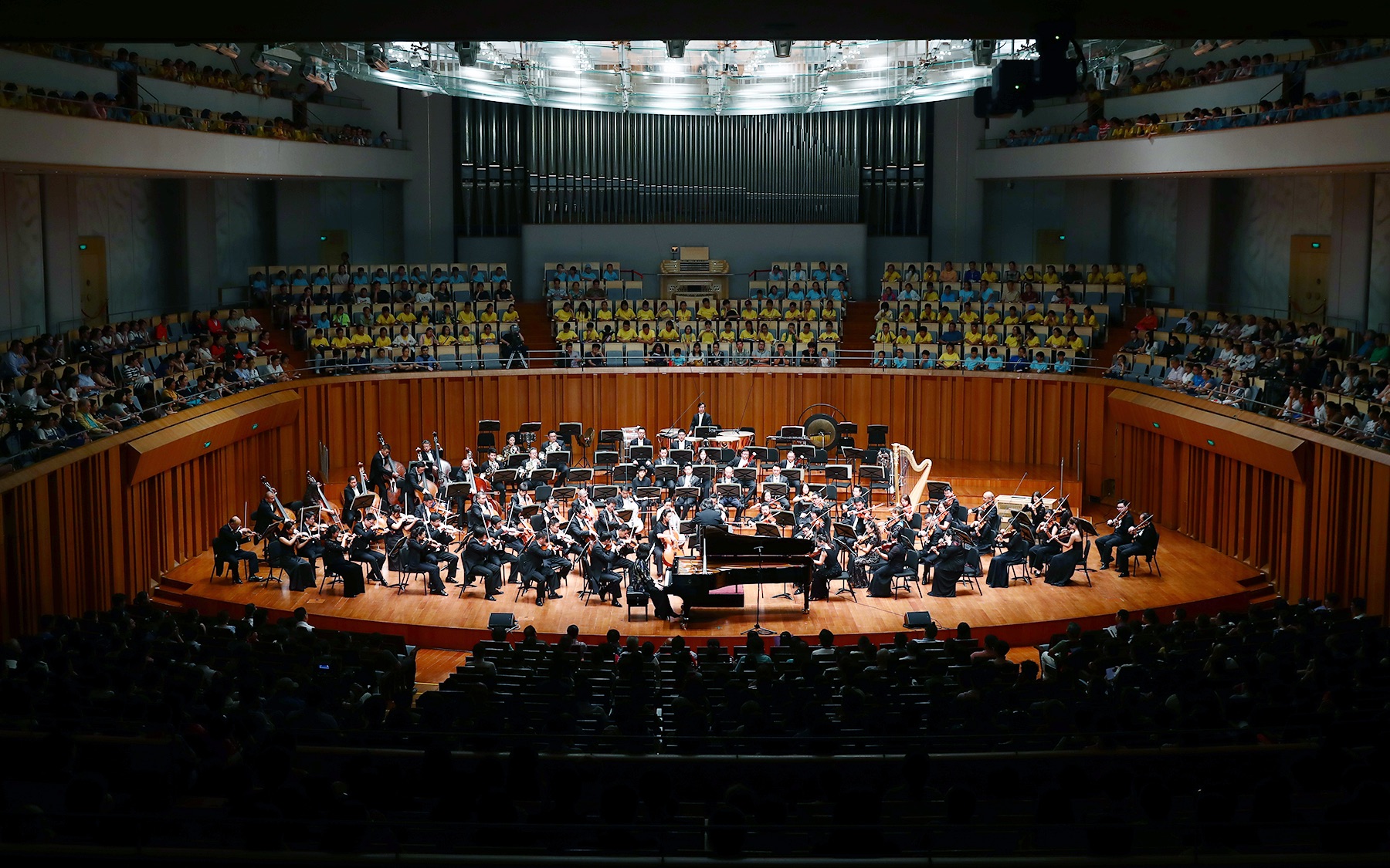 [图]勃拉姆斯第一钢琴协奏曲／克劳迪娅.杨／国家大剧院／汤沐海／中国交响乐团