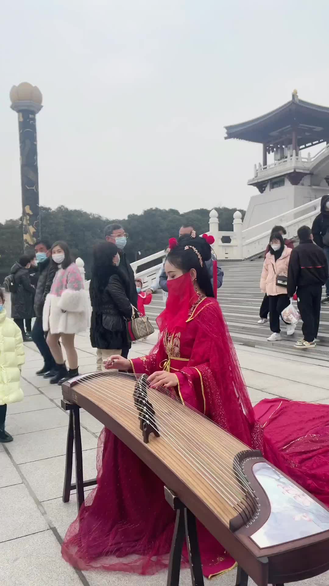 天冷了 也要出门摆摊呀 弘扬国乐 古筝 千艺