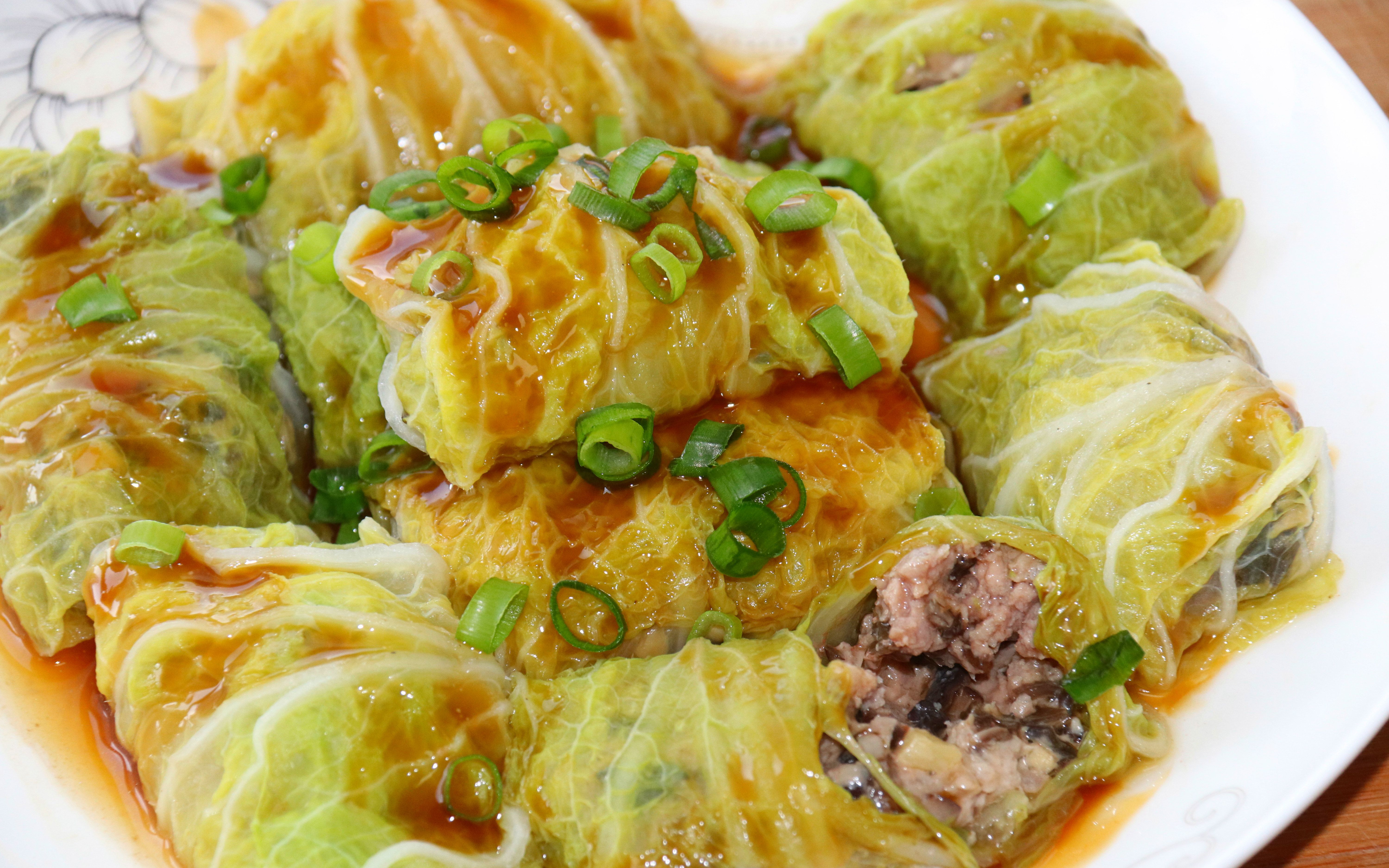 今天做个超好吃的蔬菜牛肉卷,一口闷进去,先是白菜的脆爽,后是牛肉的