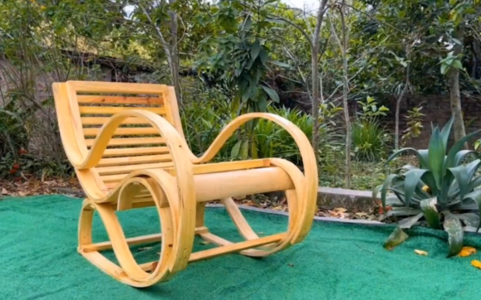 一堆平平无奇的木条,经过小伙鬼斧神工的改造后竟然变成一个创意十足