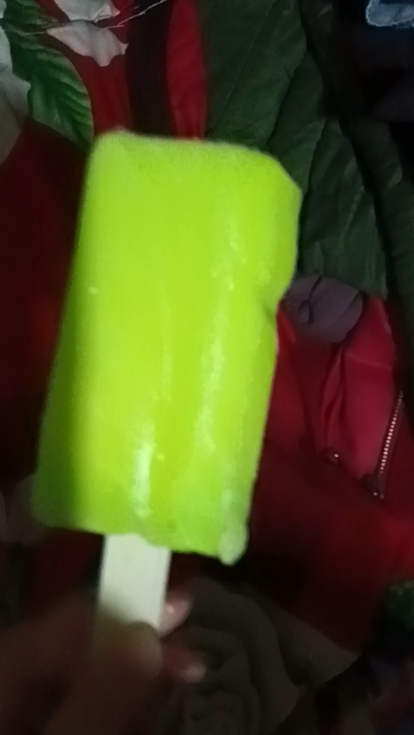 哈密瓜味道的冰棍,只有一点哈密瓜味.