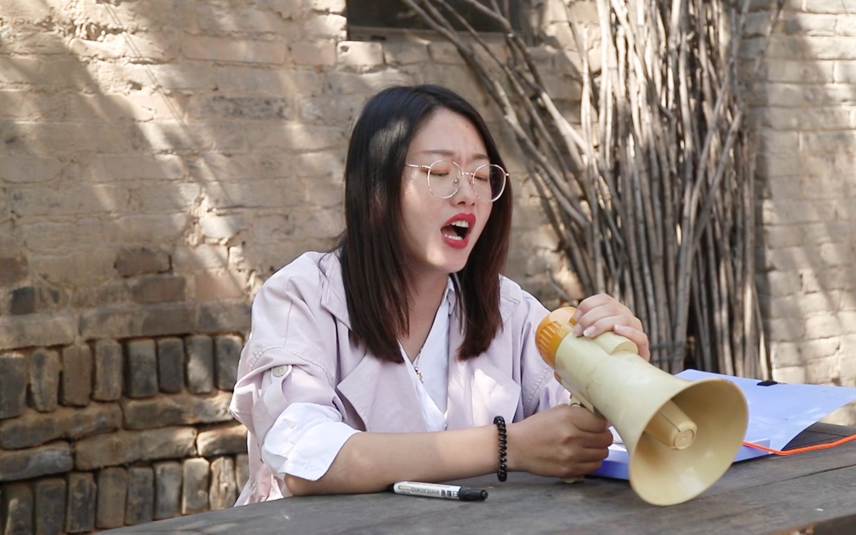 美女村长大喇叭批评村民打麻将现象,句句经典,真有才