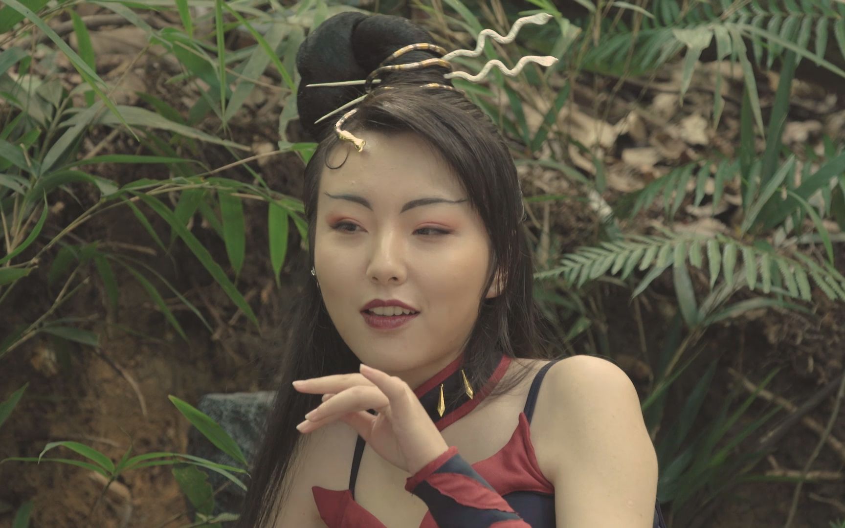 蛇妖三娘扮演者杨雅荔讲述第一次吊威亚的感觉~ 点击视频感受蛇妖可爱